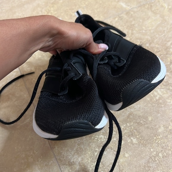 💕New Balance Sneakers💕 - Picture 4 of 6